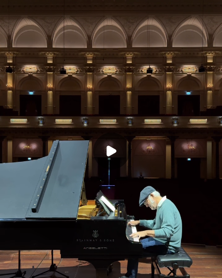 Einaudi insta