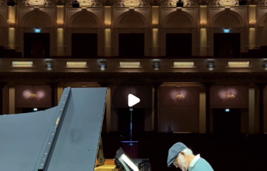 Einaudi insta