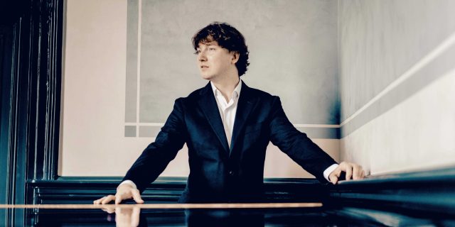 Maxim Emelyanychev c Andrej Grilc 03500