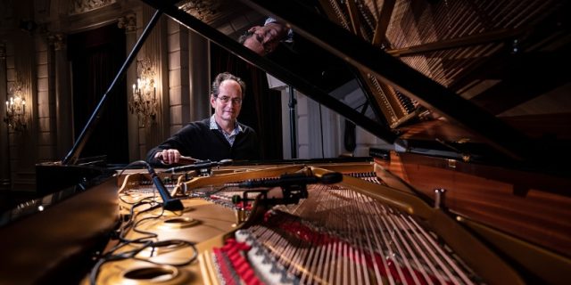 Thumb backstage ehud 06 hans roggen