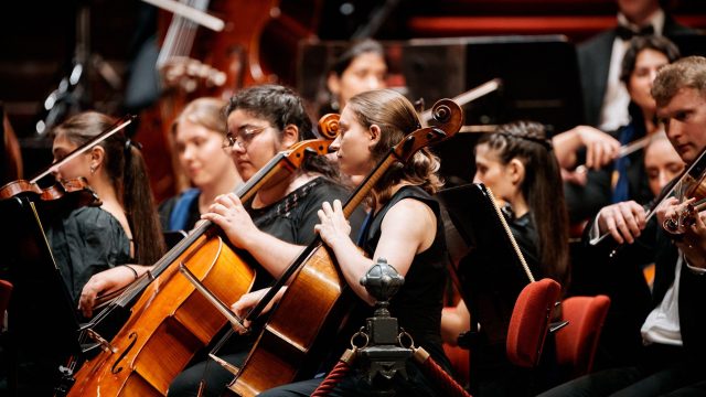 Alina Ibragimova met Tsjaikovskis Vioolconcert Eduardus Lee 2