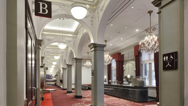 De foyers onderscheiden zich door een eigen ontwerp in het tapijt