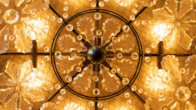 De kroonluchter in de Felix de Nobelfoyer © Hans Roggen