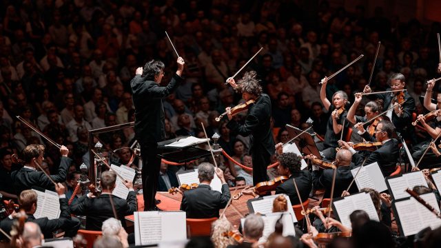 Luzerner Sinfonieorchester Michael Sanderling dirigent Daniel Lozakovich viool All rights reserved