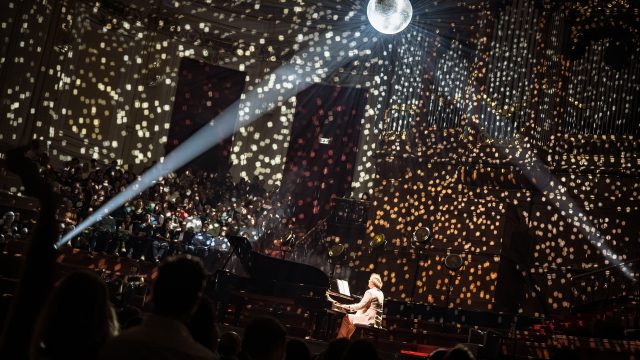 Piano nights Zaal met spikkels c Jessie kamp