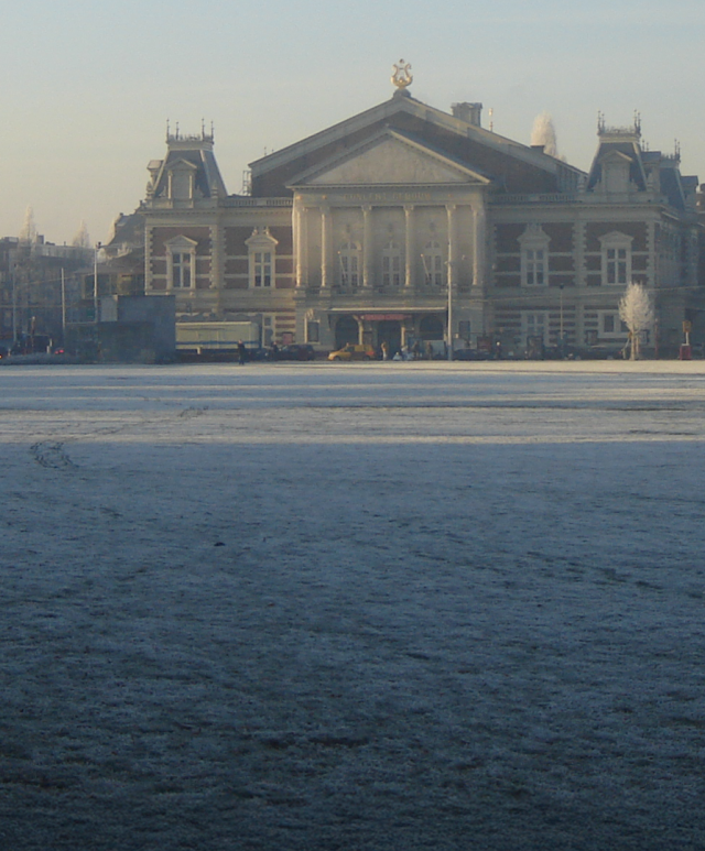 Concertgebouw in sneeuw