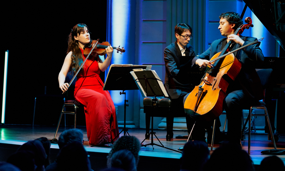 Klapstuk Amatis Trio C Milagro Elstak