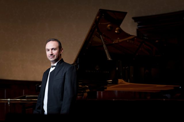 Simon Trpceski c Benjamin Ealovega