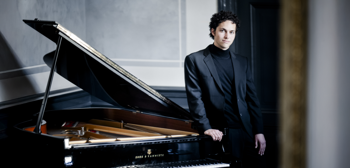 Nikola Meeuwsen plays Rachmaninoff's Piano Concerto No. 2