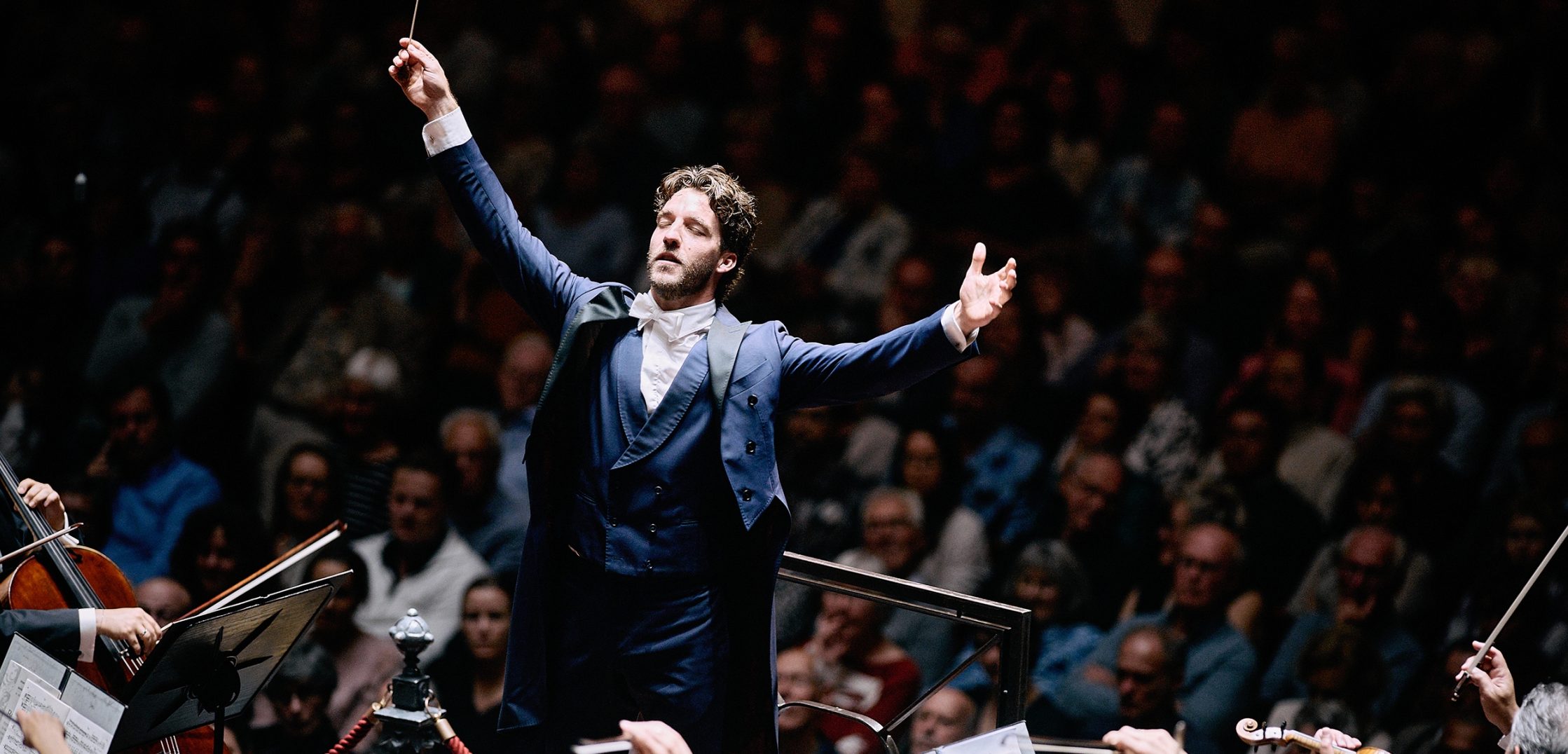 Lorenzo Viotti leidt Mahler 7 bij het Nederlands Philharmonisch