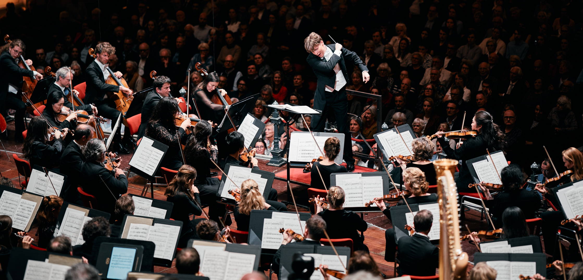 Klaus Mäkelä leidt het Concertgebouworkest in Dvořáks Symfonie nr. 7