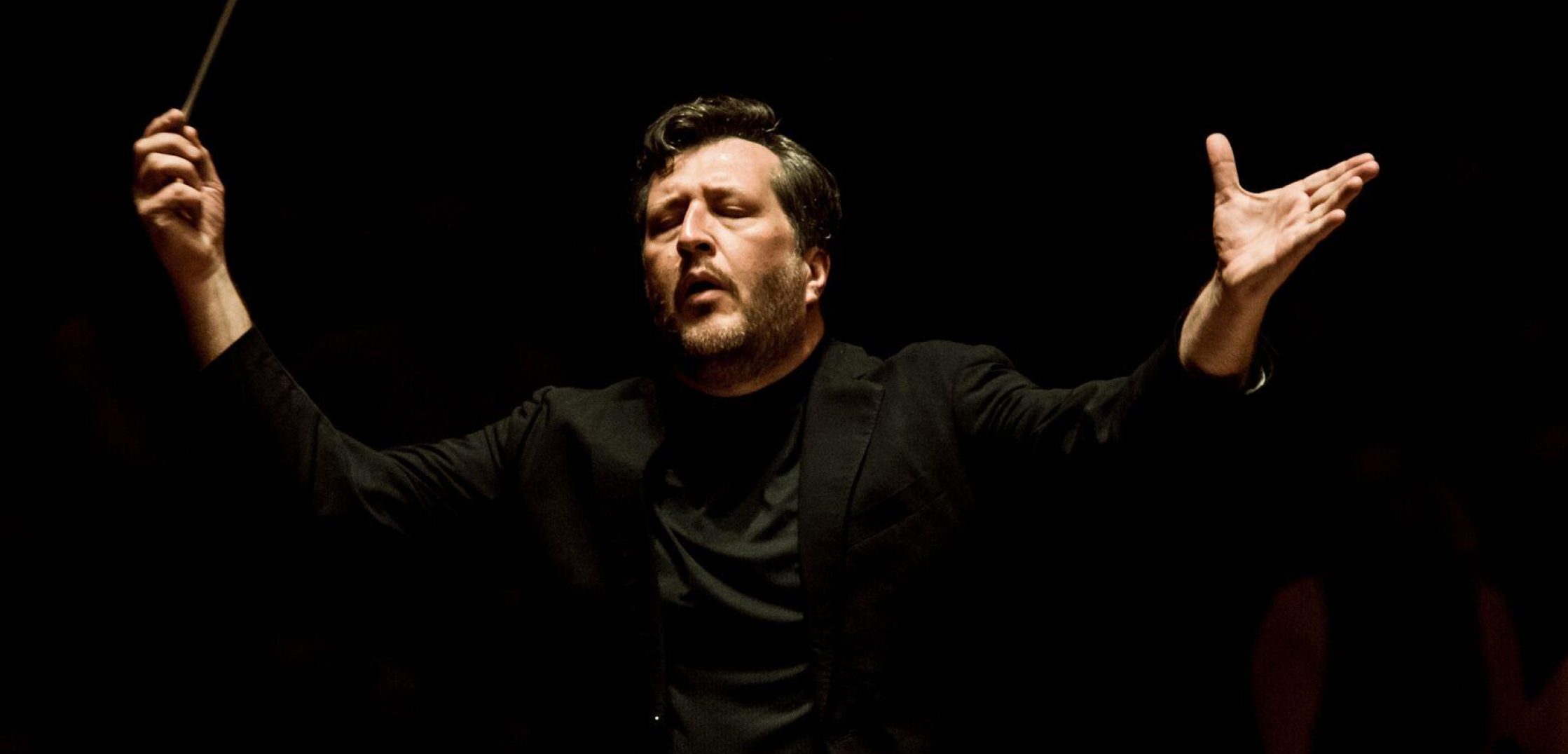 Concertgebouw Orchestra performs Stravinsky with Thomas Adès