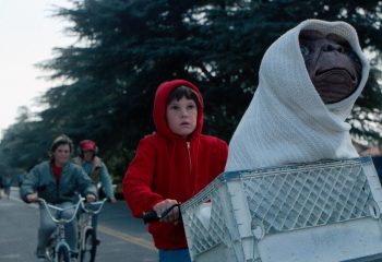 E.T. ™ & © Universal Studios