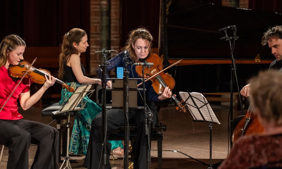 260215 stg Hearand Now2web