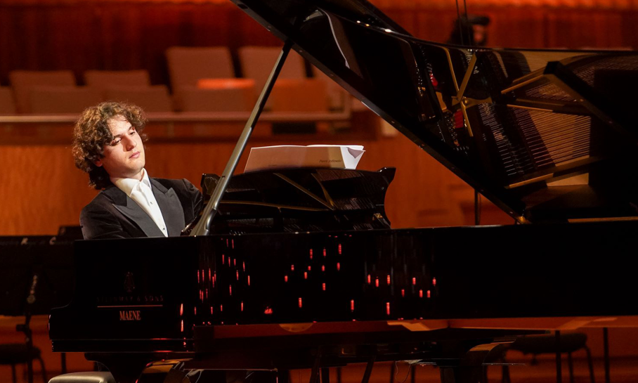 Aidan Mikdad c Kirstenvan Santen