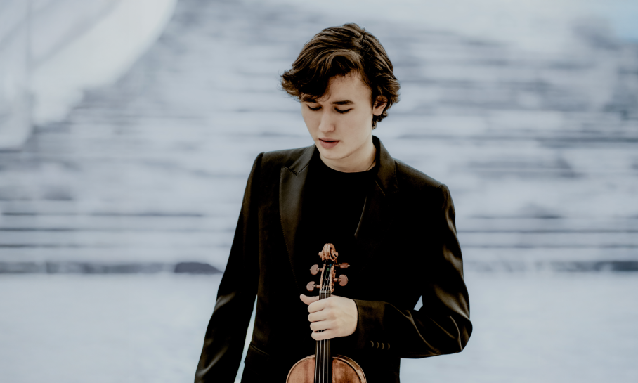 Daniel Lozakovich c Lyodoh Kaneko