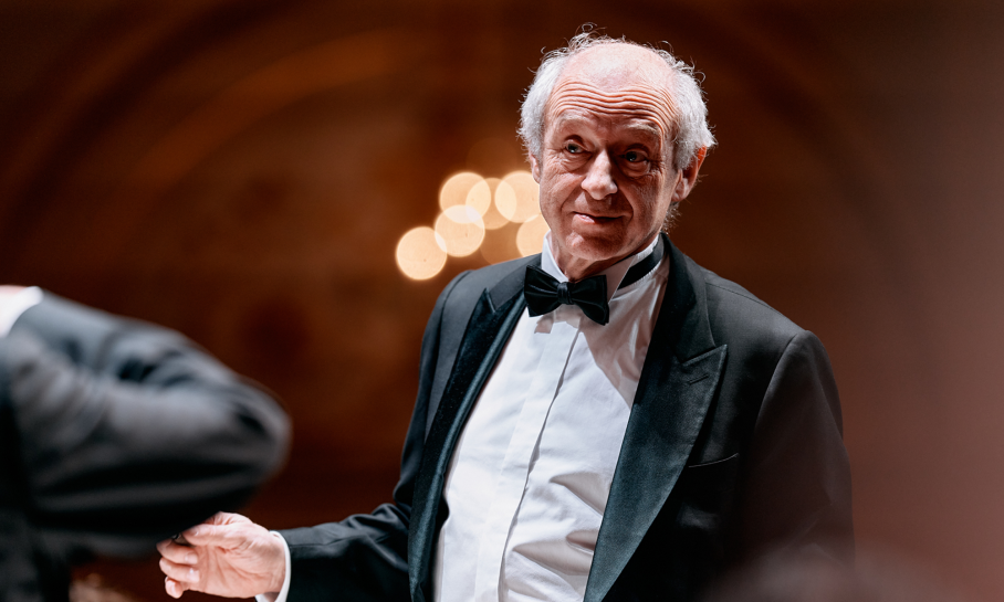 Ivan F Ischer c Eduardus Lee