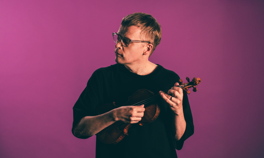 Pekka Kuusisto speelt en dirigeert Sibelius' Vioolconcert