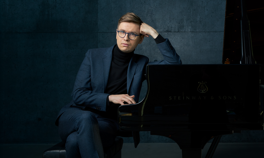 Vikingur Olafsson c Ari Magg