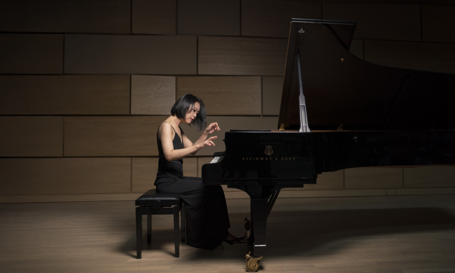 Yeol Eum Son speelt Ravel, Emilia Hoving dirigeert Sibelius 6